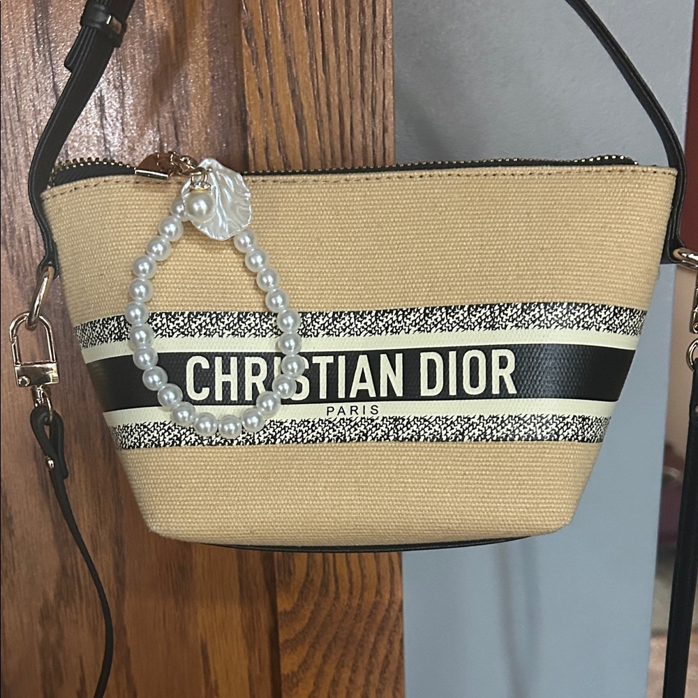 Dior Beauty Upcycle Crossbody (WITH GIFTBOX) GWP/VIP/ NOVELTY
NWT/NEW - Picture 2 of 15